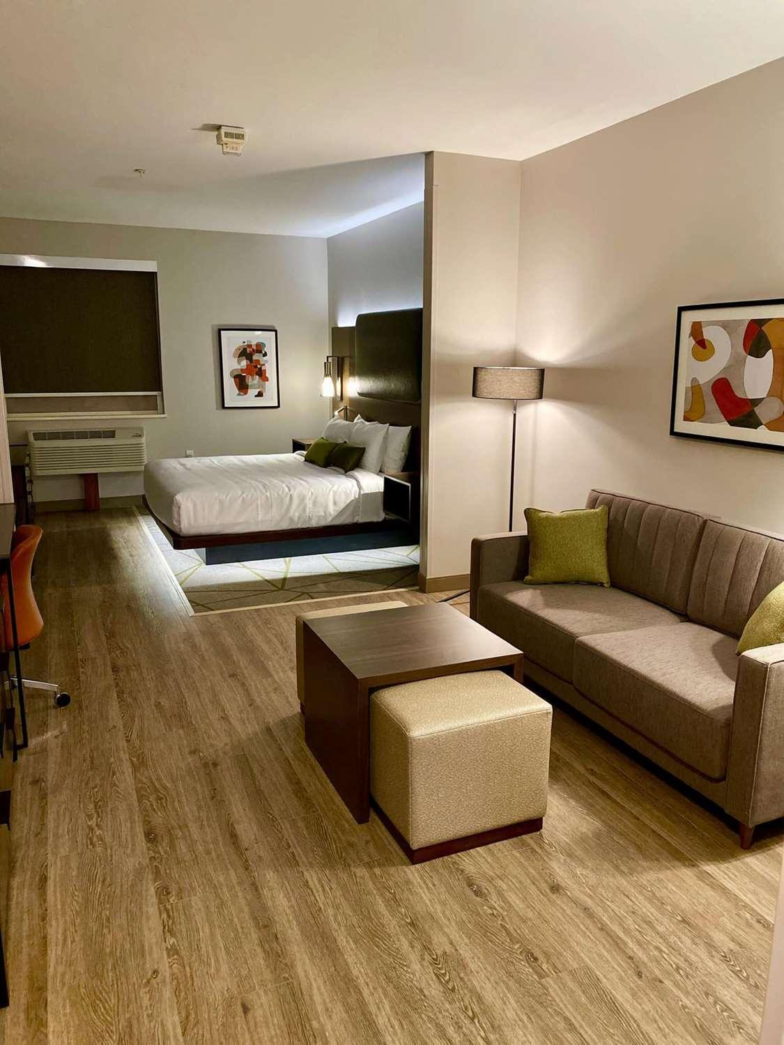 Best Western Plus Riata Браунууд Екстериор снимка