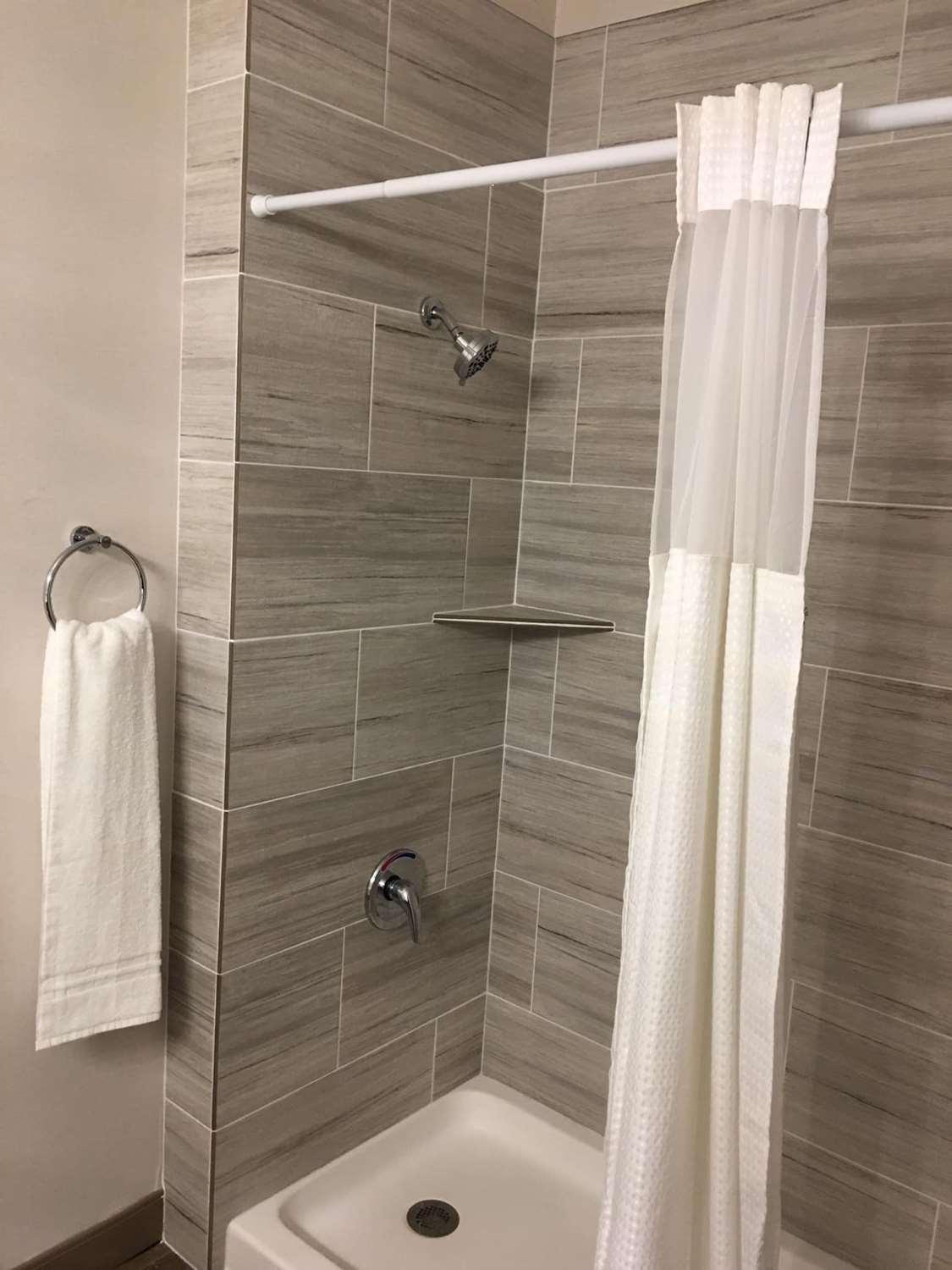 Best Western Plus Riata Браунууд Екстериор снимка