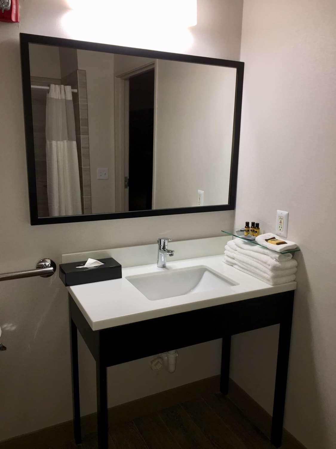 Best Western Plus Riata Браунууд Екстериор снимка