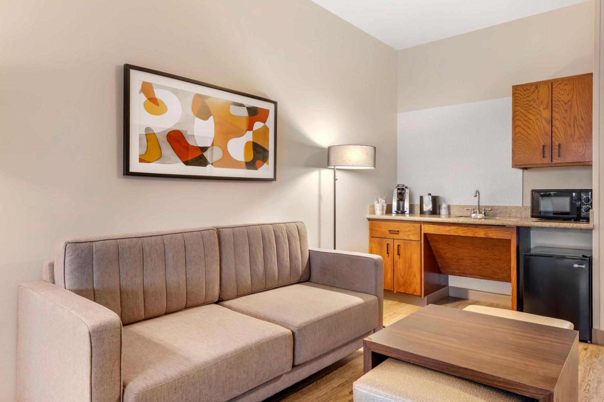 Best Western Plus Riata Браунууд Екстериор снимка