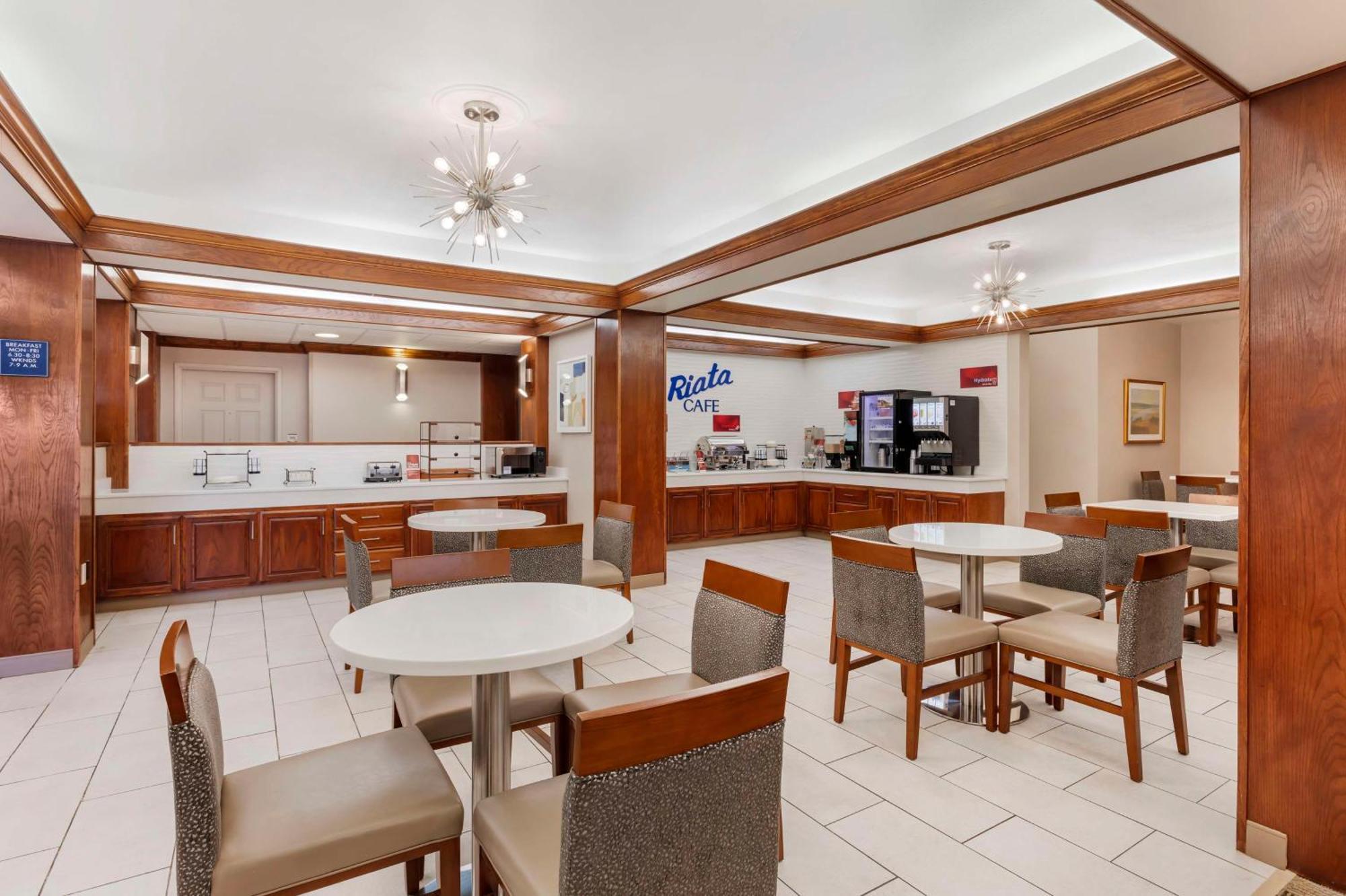 Best Western Plus Riata Браунууд Екстериор снимка