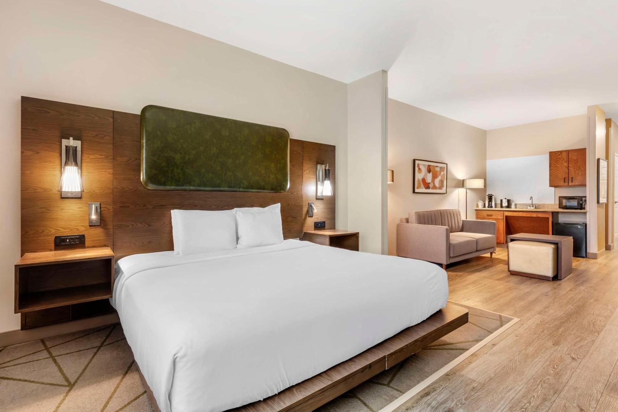 Best Western Plus Riata Браунууд Екстериор снимка